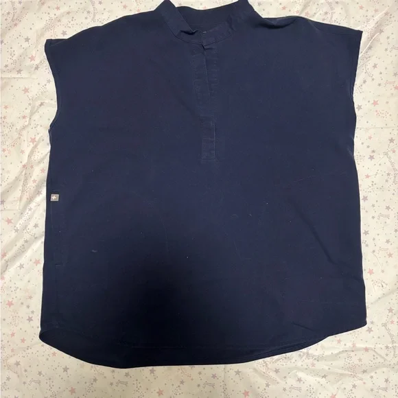navy blue figs scrubs. size women’s medium. - Picture 2 of 6